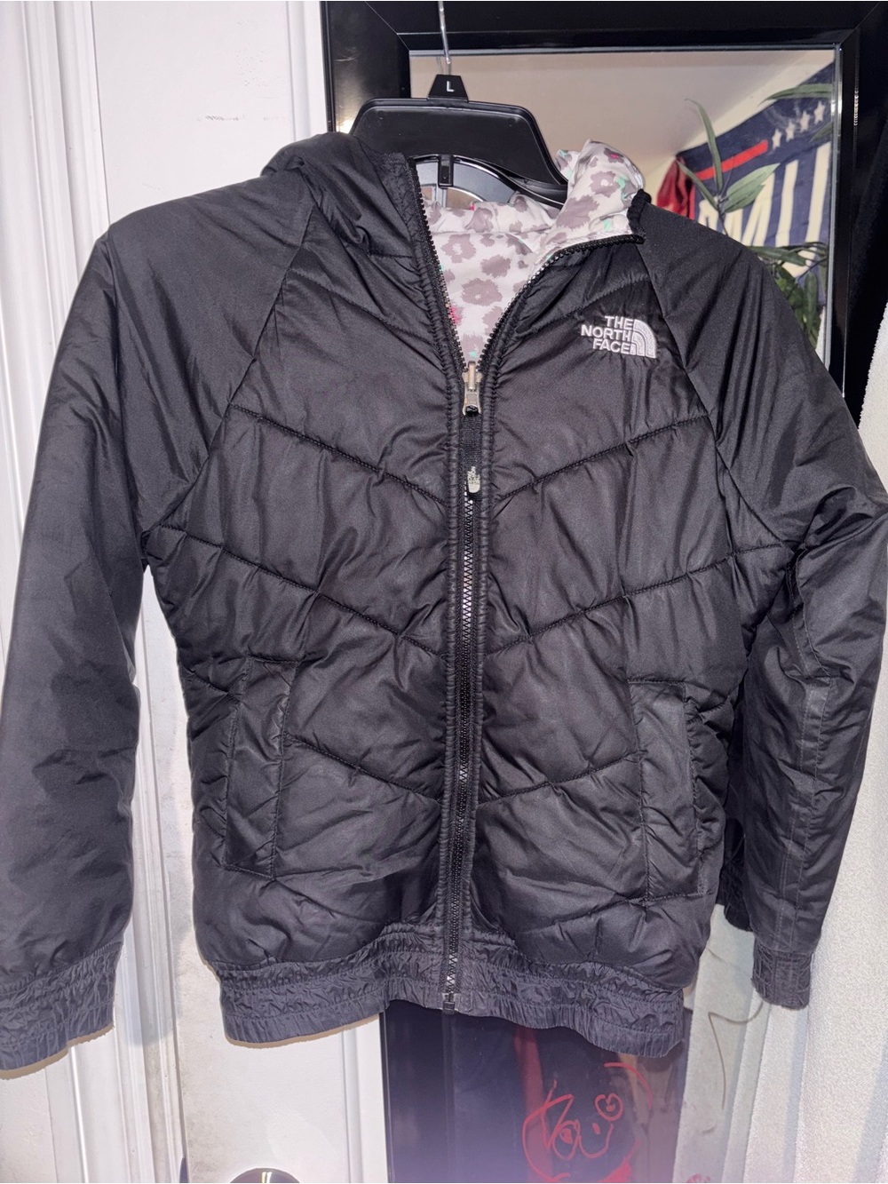 The North Face Girls reversible Black/leopard Quilted Hooded Jacket